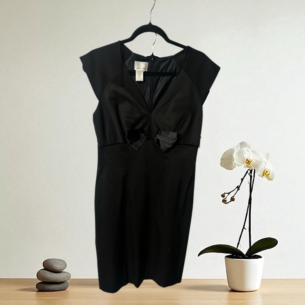 Donna Morgan Black Sheath Mini Dress V-Neck Sleeveless